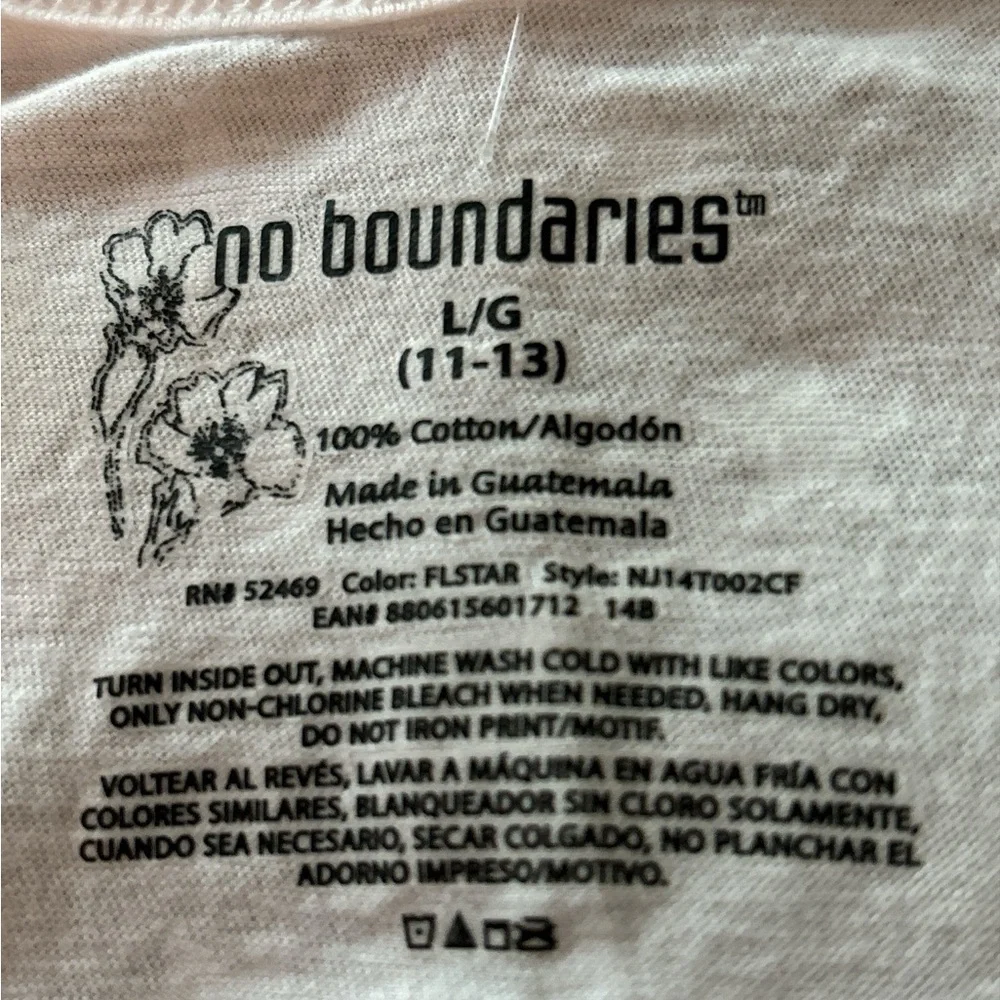 NO BOUNDARIES tank top, Large, white with metallic silver stars of all sizes.